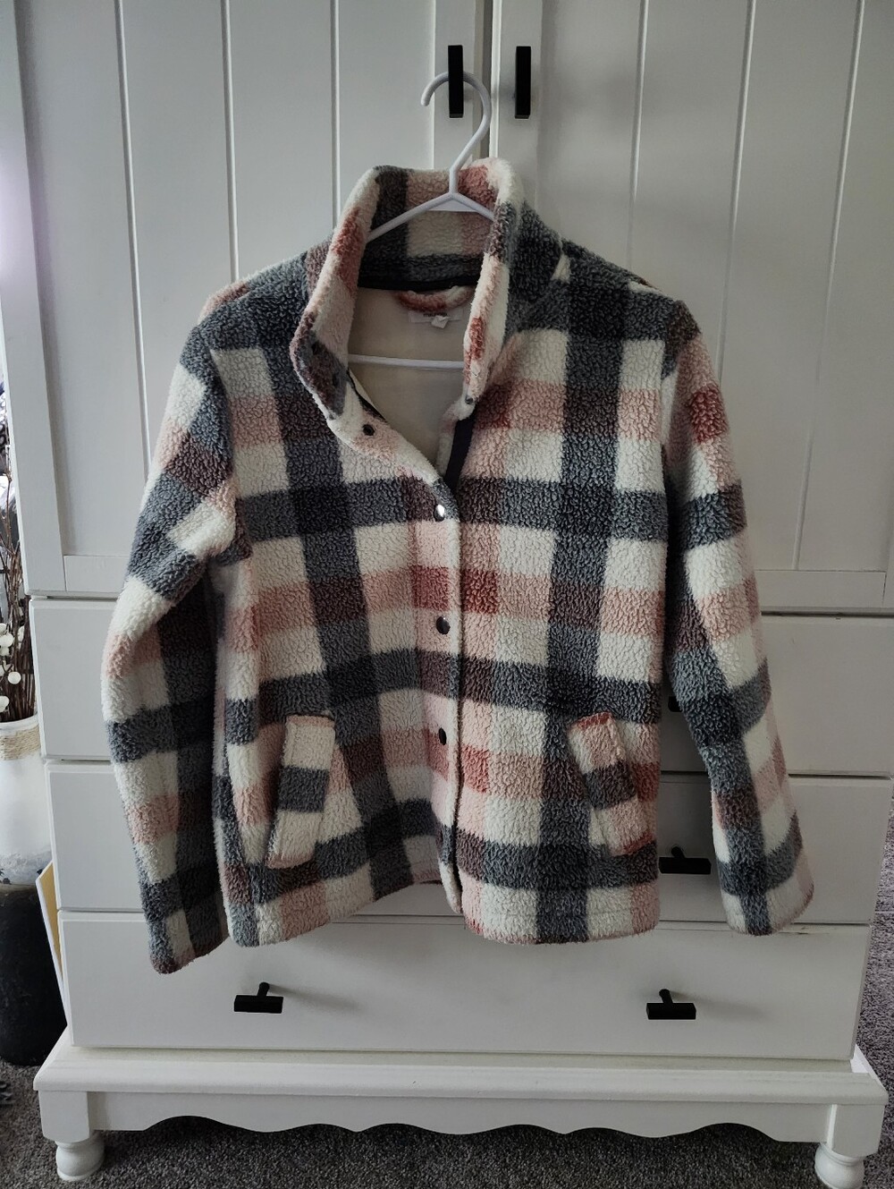 Womens Cozy Plaid Sherpa Jacket - Cream, Gray & Pink Sz S